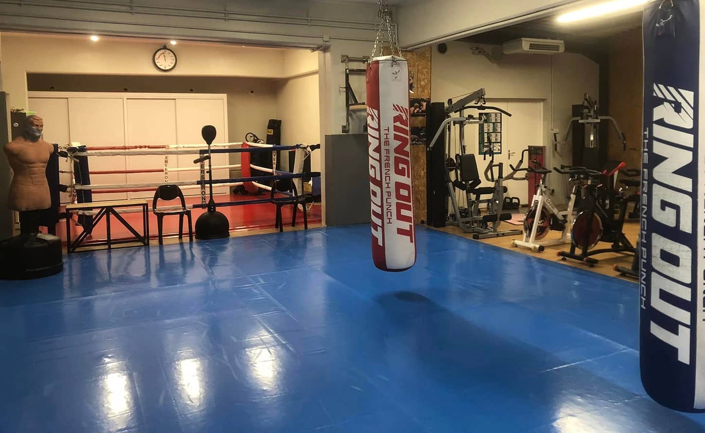 Espace sacs de frappe et ring de boxe